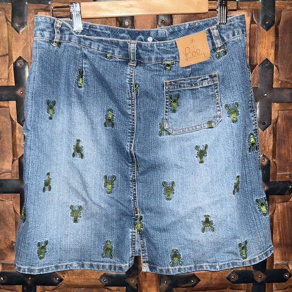 Lily Pulitzer denim skirt with embroidered lobster animal - Picture 3 of 5